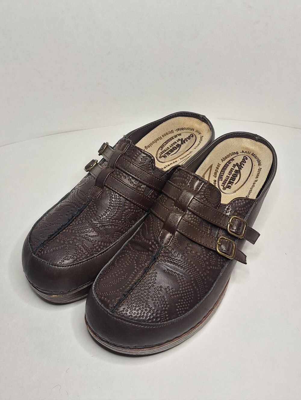 Easy Street Womens Lightweight Slip Resistant Clogs Sz 8 M Brown Floral Tooled